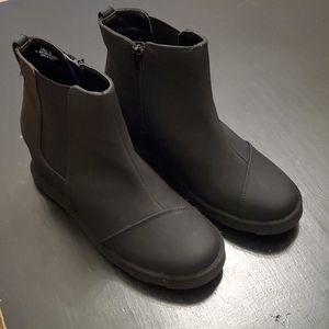 New women's Kendra hidden wedge boot.